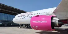&laquo;Tre ore chiusi in aereo prima di partire, poi hanno cancellato il volo. Abbiamo rinunciato alla vacanza e perso 1000 euro&raquo;