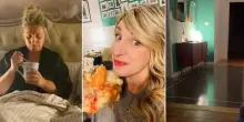 Katia Follesa, la casa colorata e retr&ograve;: il salone con la parete verde, la cucina acquamarina e il letto king size