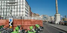 Strade a Napoli, ecco nuovi cantieri: Riviera di Chiaia off limits, sul lungomare lavori-lumaca