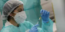 Oltre 22mila tonnellate di vaccini e scorte: si chiude l?era Covid, arriva un commissario