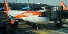Viaggio verso Amsterdam finisce a Bruxelles: passeggeri lasciati soli e costretti a pagare il trasferimento