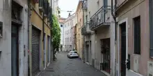 Banda di ladri acrobati svaligia appartamento in centro: bottino da 100 mila euro