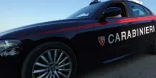 Gragnano, picchia la nonna invalida con il bastone della scopa e trascina la madre per i capelli: arrestato