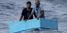 Cinque giorni alla deriva su una ghiacciaia: due pescatori salvati nel Pacifico