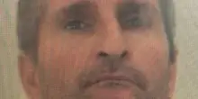 Blitz a Napoli, arrestato il pusher "nervoso": in casa hashish, metadone e armi sceniche
