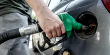 Benzina e gasolio ancora sopra i 2 euro al litro. Allo studio uno proroga del taglio alle accise