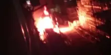 Napoli Est: un grosso incendio divora il cantiere per il restyling del Bronx, notte di paura
