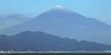 &laquo;Pap&agrave; sono stanco&raquo;. E lui abbandona il figlio di 7 anni da solo sul Monte Fuji per raggiungere la vetta