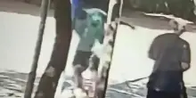 Caserta, clochard ucciso in piazza Sant?Anna: spunta il drammatico video dell?aggressione
