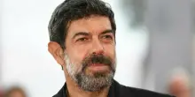 Pierfrancesco Favino compie 57 anni. Il soprannome, l?amore per Anna Ferzetti e la famiglia: &laquo;Crescere con le donne mi ha insegnato a non avere paura&raquo;