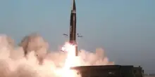 Russia, da Pyongyang arrivano i missili pesanti KN-30 per l'esercito: possono distruggere basi protette