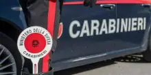 Piazza un localizzatore Gps sotto il cofano dell'auto dell'ex compagna e la segue: 55enne arrestato