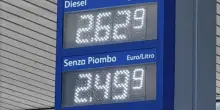 Benzina alle stelle, sull'autostrada della Cisa sfiora i 2,50 euro. &laquo;Superato record storico per il gasolio&raquo;