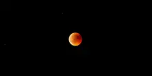 Eclissi della Luna Rossa il 28 agosto: perch&eacute; il satellite cambier&agrave; colore prima di tramontare e quando puntare la sveglia