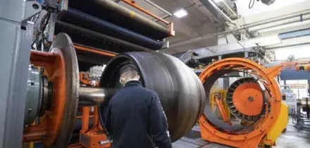 L?industria Ue &egrave; tornata a crescere. La spinta arriva da Italia e Germania