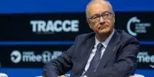 Valditara: &laquo;Studio dell'italiano sia obbligatorio per i genitori degli studenti stranieri che non vanno bene a scuola&raquo;