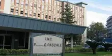 Ruba il condizionatore dalla sala d'attesa dell'Istituto dei tumori: lo nasconde in un sacco e lo porta via col carrello