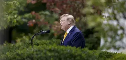 Usa, Trump sospende le richieste di visto per immigrati in tutto il mondo: &laquo;Necessaria formazione per i funzionari&raquo;