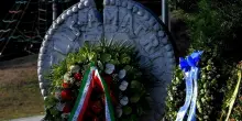 Amatrice, la passerella che stona: selfie, canotte e post social nel giorno del ricordo a dieci anni del terremoto. Della Valle: &laquo;Non &egrave; il momento per le foto&raquo;
