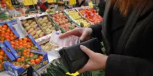 Quasi la met&agrave; dei consumi ormai &egrave; ?obbligata?. Ma per l?energia si spende meno di 30 anni fa