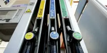 Caro benzina, un bonus per dipendenti e partite Iva. Prorogato il taglio delle accise fino al 5 settembre