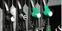 Caro benzina, spunta un bonus per dipendenti e partite Iva. Il taglio accise fino al 5 settembre