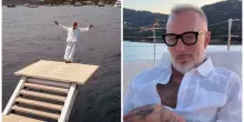 Gianluca Vacchi in Puglia col superyacht di lusso Genie Blu: cinque suite, saloni con enormi vetrate e balconi a pelo d'acqua