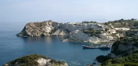 Ponza, trovato in mare il cadavere di un ragazzo: &egrave; un 23enne romano. Indossava ?pinne e maschera