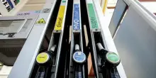 Benzina, l?ipotesi del bonus fiscale ai redditi fino a 50mila euro. Ma il governo &egrave; diviso