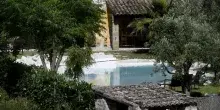 Bimba di 2 anni muore annegata nella piscina dell'appartamento: indagini in corso
