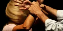 Italiano in Spagna uccide a coltellate la compagna di 47 anni: tragedia vicino a Huelva
