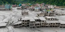 Nepal, nuova allerta alluvioni: esonda il lago di detriti. Nessuna notizia dei 3 italiani, 600 i turisti dispersi