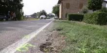 Incidente a Perugia, Samuele e Leonardo morti a 16 e 17 anni: lo schianto in Mercedes vicino casa. Alla guida un neopatentato