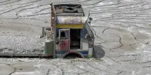 Alluvione Nepal, bambina di 5 anni intrappolata per due giorni sotto le macerie, i soccorritori sentono un rumore e scavano: &laquo;Pensavamo fosse un gatto&raquo;