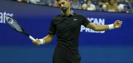 Us Open, Djokovic fuori al primo turno contro Navone. Il serbo sconfitto il 5 set