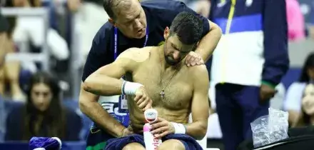 Djokovic: il vomito, l'inalatore, il massaggio alla schiena e le lacrime. Cosa &egrave; successo nel ko agli Us Open