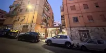 A 16 anni uccide la mamma in casa a Roma, le botte e la telefonata al 112: la sera prima il giovane era stato ricoverato