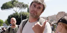 Alessandro Di Battista, come sta? L'arrivo dei medici del Gemelli, l'attesa per la diagnosi e i rischi du un rientro in Italia. E lui posta su Instagram