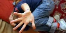 Violenta una 13enne nel minimarket e viene scarcerato dal giudice: &laquo;Ha mostrato dispiacere, &egrave; pentito&raquo;. Il caso a Torino