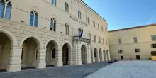 Abusi su bambina di 11 anni, lo "zio": &laquo;Vuoi toccarmi anche tu?&raquo;. L'allarme con un messaggio: &laquo;Mamma aiuto, &egrave; stato lui&raquo;