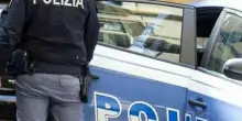 Roma, accoltella al petto l'ex moglie davanti al figlio e poi fugge con lui. Preso dopo 7 ore di ricerche