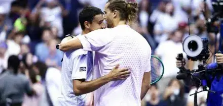 US Open, Sonego sfiora l'impresa con Zverev: il tedesco vince in rimonta al quinto set e va al secondo turno