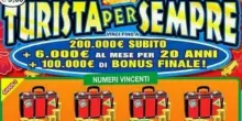 Compra un ?Turista per sempre? in autostrada e vince 6mila euro al mese per 20 anni