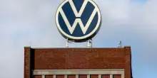 Volkswagen, addio a 100.000 posti di lavoro entro il 2030. Modelli dimezzati e stabilimenti chiusi: cosa c'&egrave; dietro la crisi