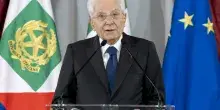 Mattarella: &laquo;Successi indiscutibili, Ue invidiata e osteggiata nel mondo. Ora basta indugi, a rischio l'economia mondiale&raquo;