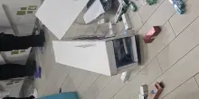 Eboli, tentata rapina in farmacia armato di coltello: tradito dal cappotto in piena estate