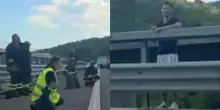 Federico Vella, la poliziotta che l'ha supplicato di non buttarsi: &laquo;Pensavo solo: se salvo lui, salvo anche lei&raquo;