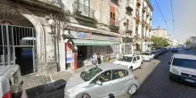 Pistola contro il cassiere, panico tra i clienti: la banda torna a colpire