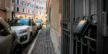 Airbnb, arriva la stretta europea: cosa pu&ograve; cambiare per Roma, Firenze, Venezia e Milano