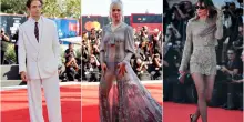 Venezia 2026, pagelle look di oggi: Robert Pattinson e Suki Waterhouse, eleganza di famiglia (9). Louis Garrel non sbaglia (8), Phoebe Bridgers versione mare (4)